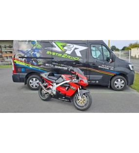 MOTO SUZUKI 750 GSX-R NOIR ET ROUGE DE 2000 AVEC 30 408KM