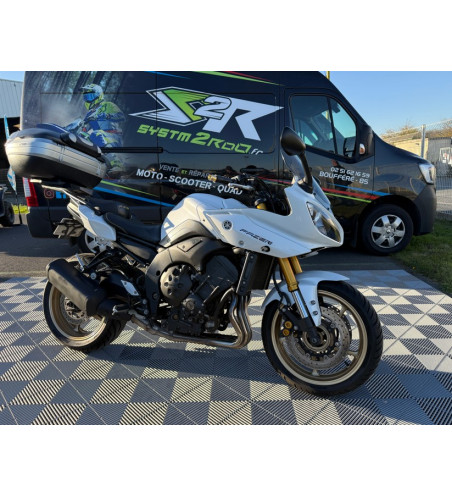 MOTO YAMAHA FAZER 800 S BLANC